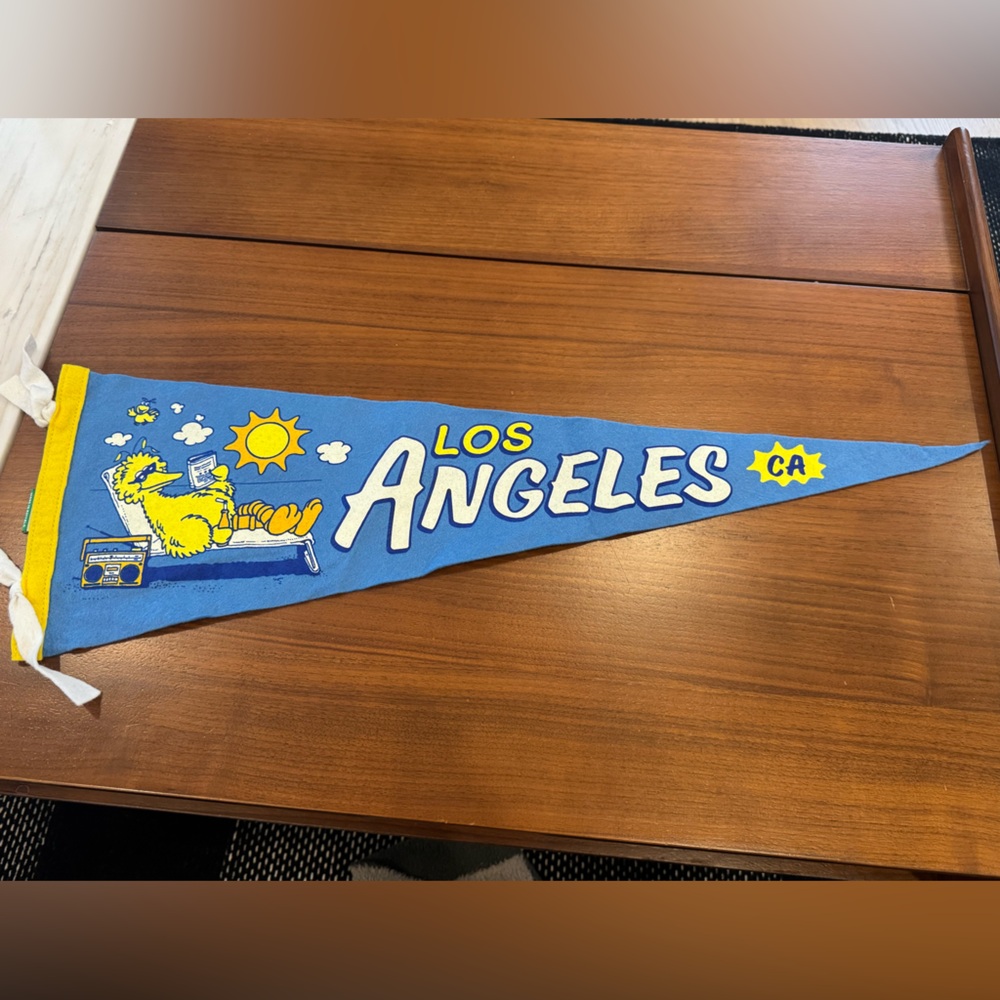 Birg Bird Los Ángeles Sesame Street collection pennant